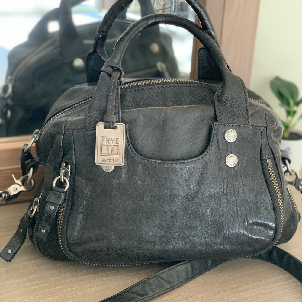 Frye Elaine Handbag RARE!! 😎
